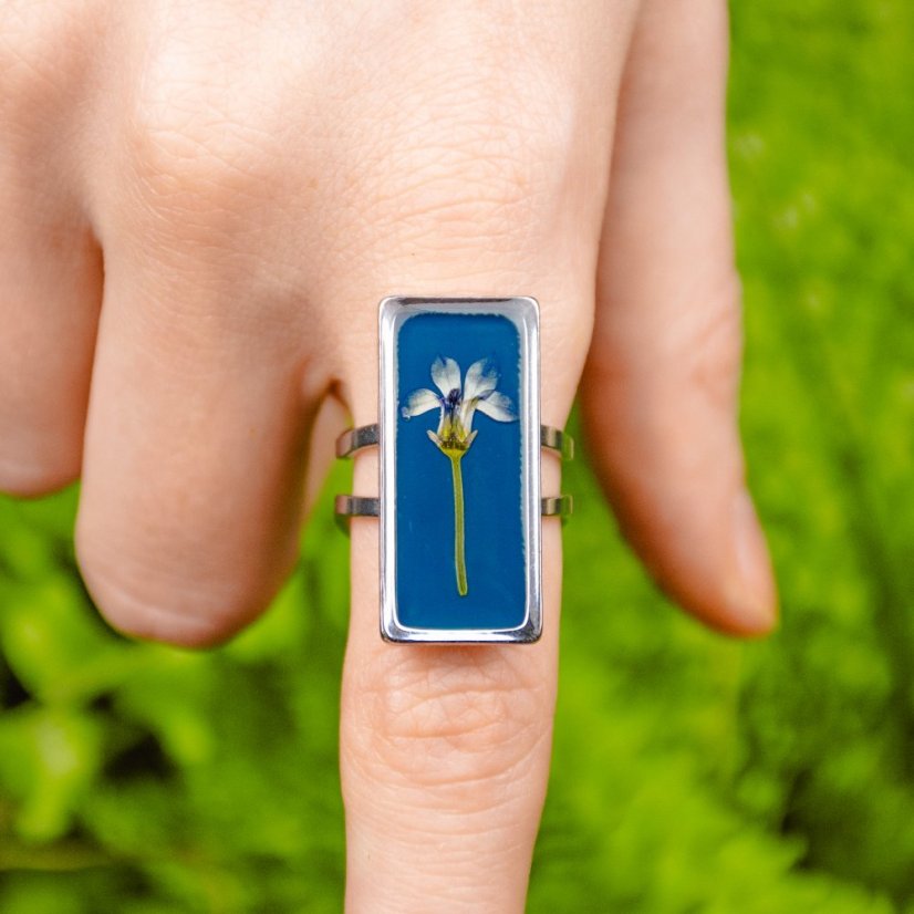 Adjustable Ring with Isotoma