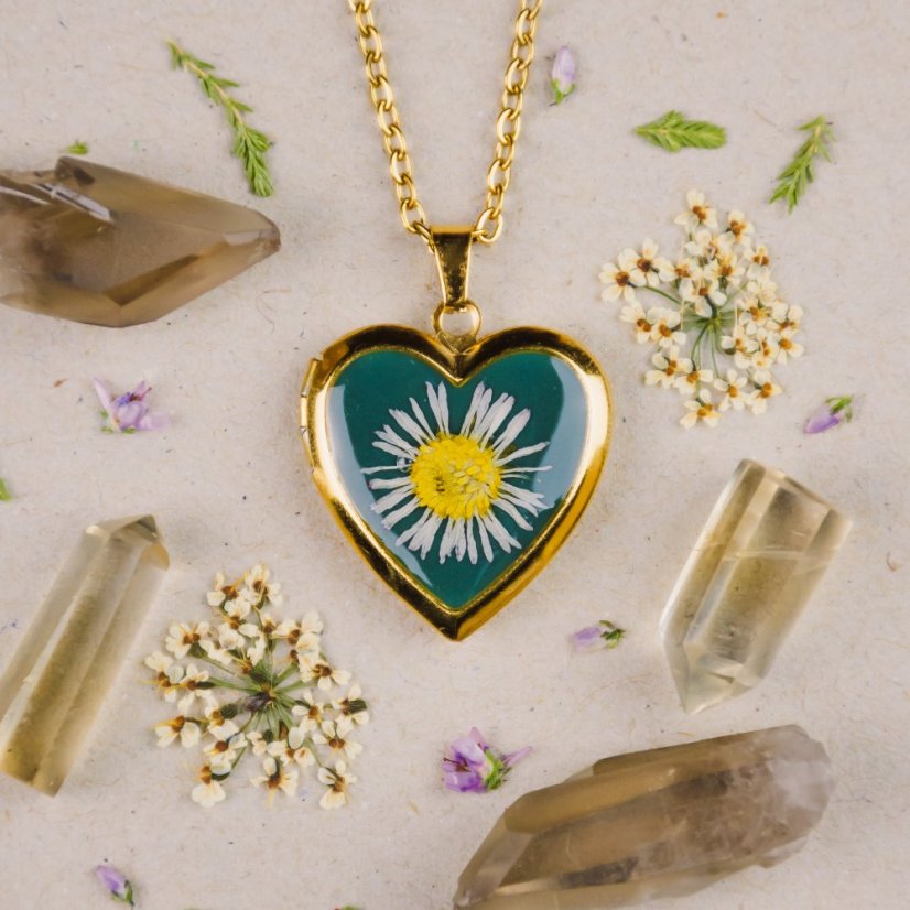 Heart Locket with Daisy