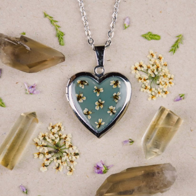 Srdíčkový medailonek s krabilicí