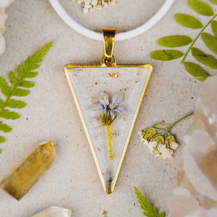 Průhledný náhrdelník s izotomou