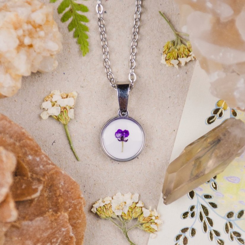 Necklace with Viburnum