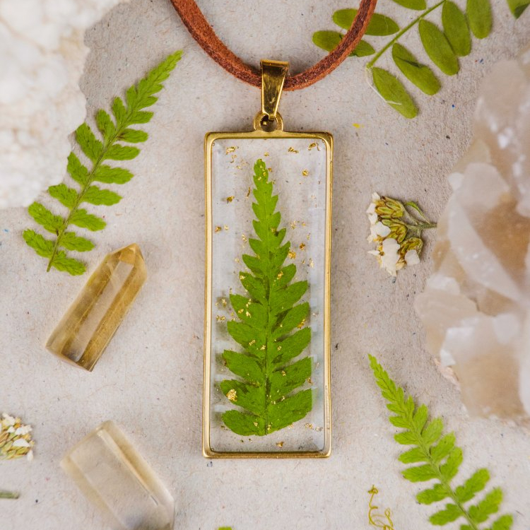 Průhledný náhrdelník s kapradím - Barva: Zlatá