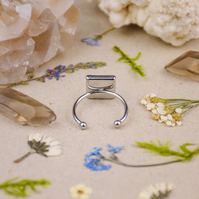 Adjustable Ring with Isotoma