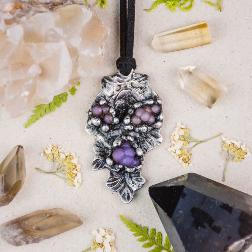 Cínový náhrdelník s hroznovými chalcedony