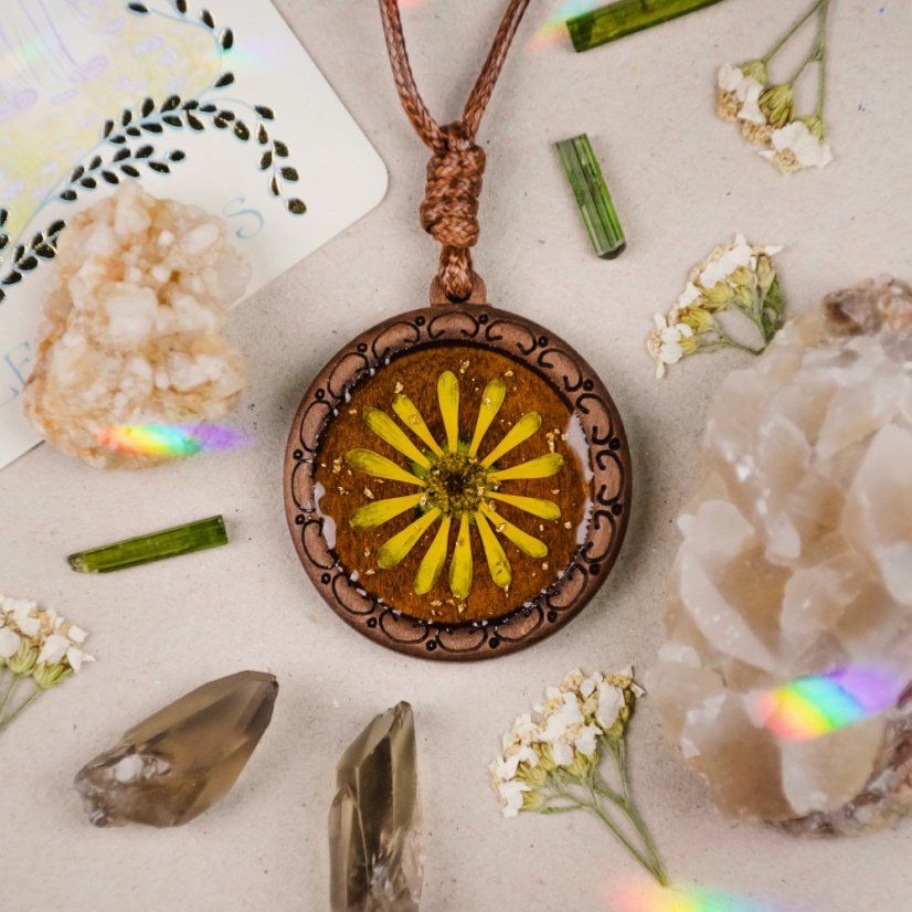 Dřevěný náhrdelník s vitálkou