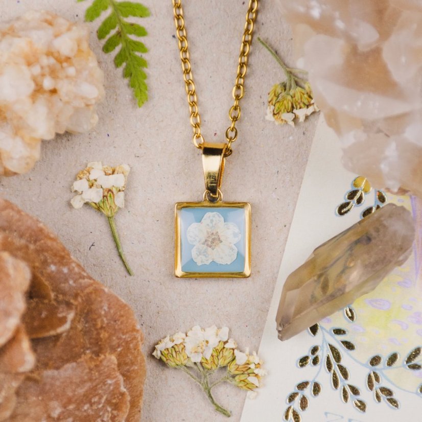 Necklace with Spirea