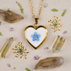 Srdíčkový medailonek s pomněnkou