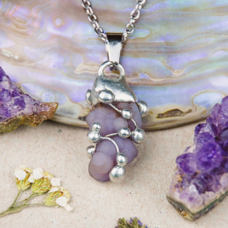 Cínový náhrdelník s hroznovým chalcedonem č.7