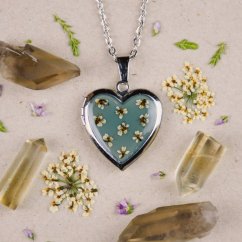 Srdíčkový medailonek s krabilicí