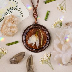 Dřevěný náhrdelník se sněženkou