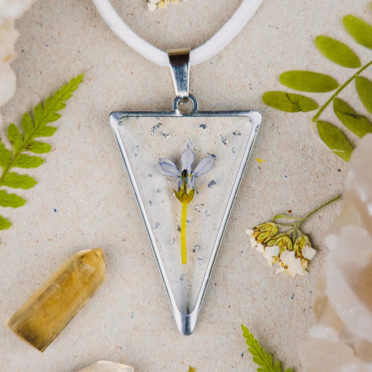 Průhledný náhrdelník s izotomou