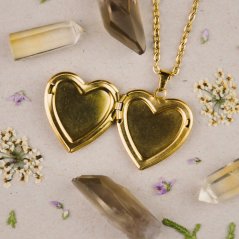 Srdíčkový medailonek s trávničkou